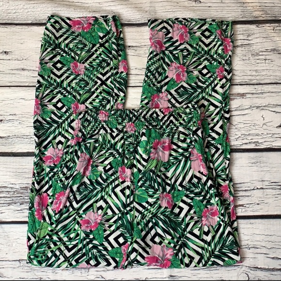 Fashion Nova Stripes and Flowers Pants - Picture 4 of 12